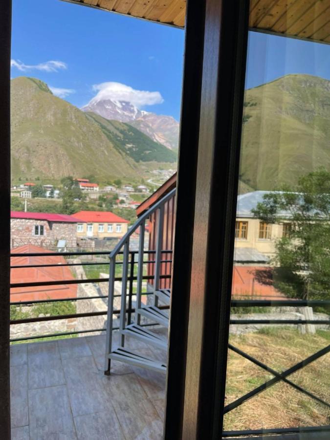 Soso Burduli'S Guesthouse Kazbegi Exterior foto